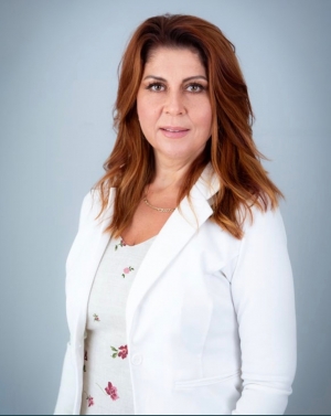 Албена Комитова е психолог, психотерапевт и професионален коуч, работи в Шумен и он лайн | Работи с тревожност, стрес, паник атаки, бърнаут, емоционално изтощение, трудности в отношенията, житейски кризи и търсене на посока.